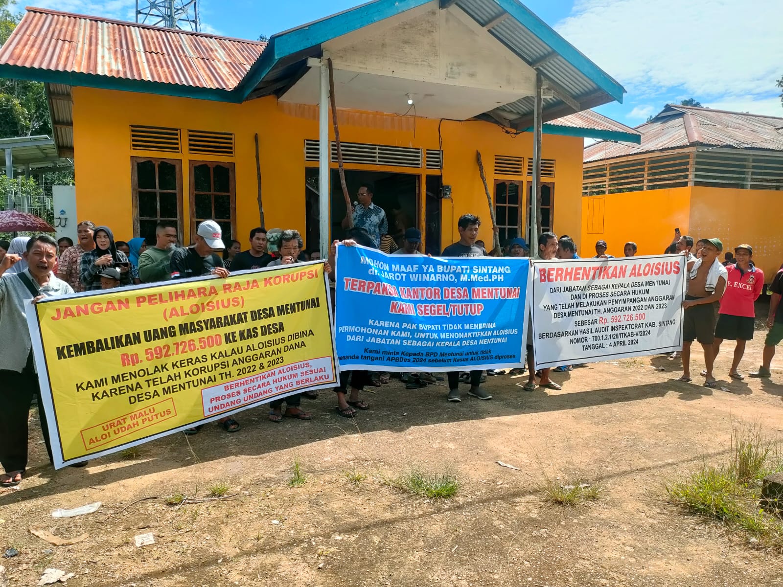 Warga Desa Mentunai tolak Kepala Desa dan tanggung jawab APBDES