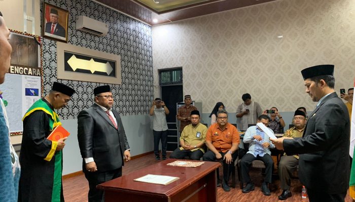 PJ Bupati Lantik Dewas PDAM Tirta Agara Baru