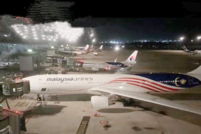 Pesawat Malaysia Airlines kembali ke KLIA karena masalah tekanan udara