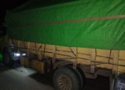 Truk Bermuatan Kayu Ditemukan Berhenti di Jalan Poros Sanggau-Pontianak