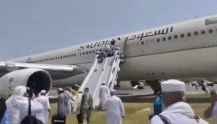 Rangkaian Foto: Pesawat Saudi Arabian Airlines Terbakar Saat Mendarat di Pakistan!