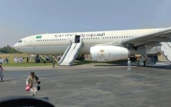 Rangkaian Foto: Pesawat Saudi Arabian Airlines Terbakar Saat Mendarat di Pakistan!