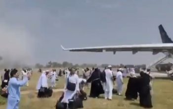 Rangkaian Foto: Pesawat Saudi Arabian Airlines Terbakar Saat Mendarat di Pakistan!