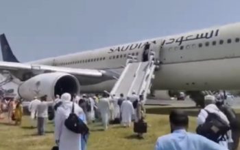 Rangkaian Foto: Pesawat Saudi Arabian Airlines Terbakar Saat Mendarat di Pakistan!