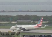 Pesawat Boeing 737-800 Batal Tinggal Landas Karena Ban Meletus