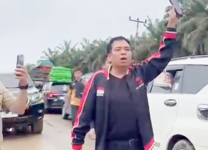 Kemacetan Panjang di Jalan Penghubung Antar Kabupaten di Kalbar