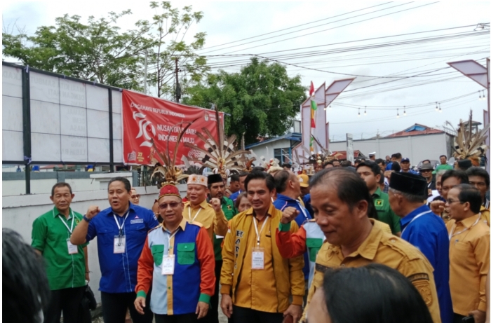 Pasangan Bacalon Bupati Sintang HERO resmi mendaftar ke KPU