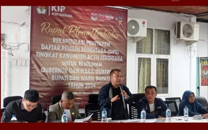 Ketua Divisi Perencanaan data dan Informasi, KIP Agara, Safri Desky saat rapat pleno terbuka DPS bersama Forkompimda, Panwaslih, PPK dan Partai Politik