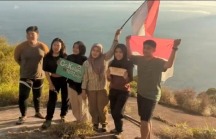 Pendakian Bukit Kelam 1002 mdpl Petualangan Mendebarkan Pacu Adrenalin