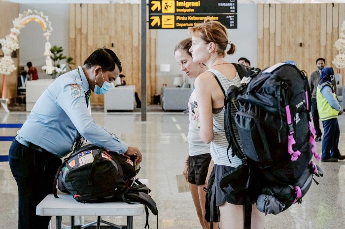 Menparekraf akan menindak tegas WNA yang bekerja secara ilegal di Bali