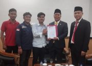 Aliansi BEM Banten Bersatu gelar aksi di depan DPRD Provinsi Banten