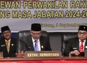 Indra Subekti, Ketua Sementara DPRD Sintang, memimpin sidang pengucapan sumpah/janji anggota DPRD periode 2024-2029