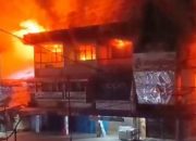 Kebakaran di Sintang Kalbar hanguskan 21 ruko akibat korsleting listrik
