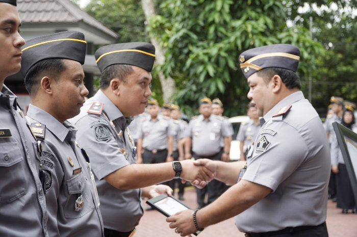 penghargaan pegawai berprestasi