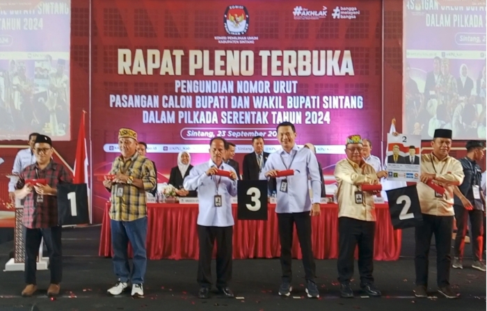 Rapat Pleno Terbuka penetapan nomor urut calon Bupati dan Wakil Bupati Sintang di Pilkada 2024