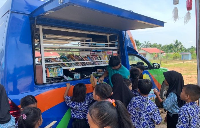 Meningkatkan Literasi Pendidikan, Perpustakaan Keliling Jadi Daya Tarik Baru Bagi Siswa