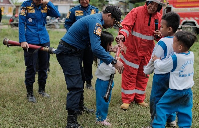 Damkar Sekadau, Pengenalan Bahaya Kebakaran Sejak Dini Kepada Siswa TK