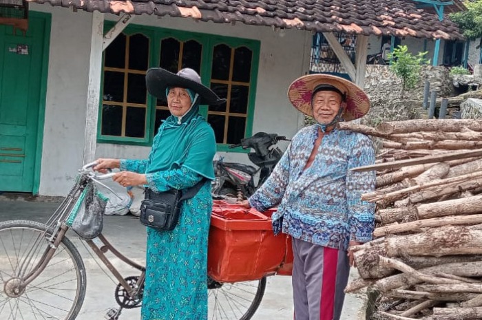 Kisah haru penjual bakso asal Rembang yang menabung selama 27 tahun dan akhirnya berangkat haji 2025 dalam kloter 55