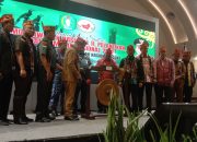 Gubernur Kalbar Membuka Seminar Nasional Munas ke-ll ICDN dan Peluncuran Buku Kamus Dayak di Pontianak