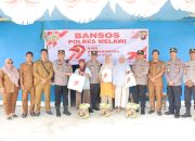 Polres Melawi bagikan 500 paket bansos untuk warga kurang mampu di Desa Tanjung Sari dalam rangka Hari Bhayangkara ke-79