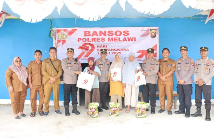 Polres Melawi Salurkan 500 Paket Bansos di Desa Tanjung Sari Sambut Hari Bhayangkara ke-79