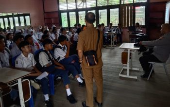 Kepala Sekolah SMAN 1 Tanah Pinoh