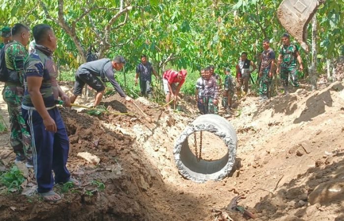 Satgas TMMD Kodim 0108/Agara Bersama Masyarakat Pasang Gorong Gorong