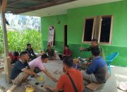 Keakraban TNI Bersama Rakyat Ngopi Bareng Menikmati Jam Istirahat di Desa Rikit Bur II