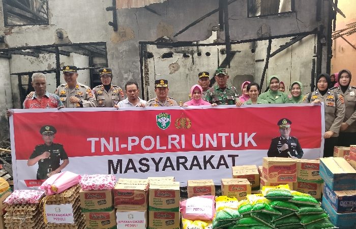 Wujud Kepedulian, Polres Agara dan Kodim 0108 Serahkan Bantuan Untuk Korban Kebakaran
