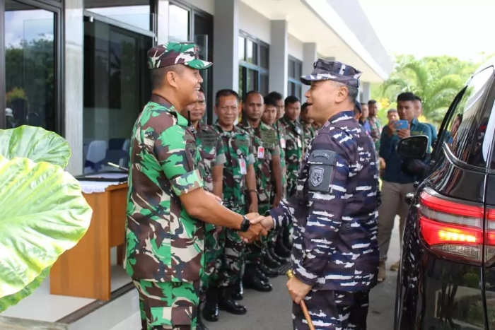 Kunjungan Dankodaeral IX di Lanud IG Dewanto Perkuat Kerja Sama TNI