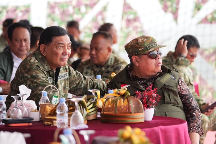 Ratusan peterjun Kostrad terjun di Bangka Belitung dalam Latihan Terpadu TNI 2025