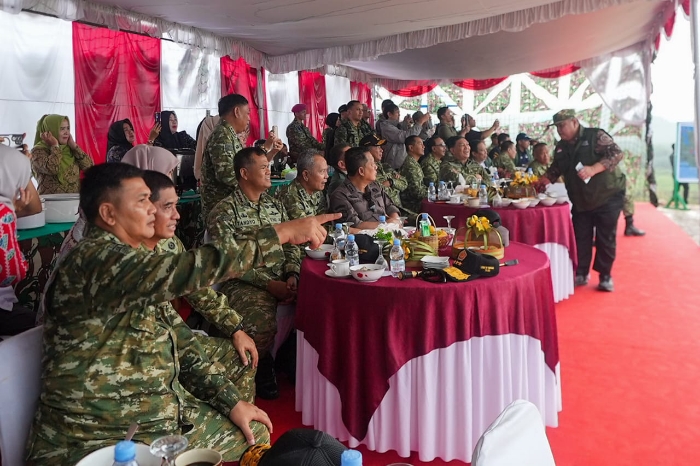 Ratusan peterjun Kostrad terjun di Bangka Belitung dalam Latihan Terpadu TNI 2025 5 Ratusan peterjun Kostrad terjun di Bangka Belitung dalam Latihan Terpadu TNI 2025 5