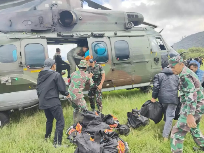 Heli Super TNI AU Bikin Aceh Tengah Terhubung Lagi, Bantu Korban Banjir Bandang!