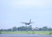Pesawat TNI AU Distribusikan Bantuan Sosial Lanud Husein Sastranegara untuk Korban Bencana Aceh dan Sumatera