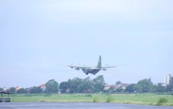 Pesawat TNI AU Hercules distribusikan 3.000 kg bantuan sosial dari Lanud Husein Sastranegara
