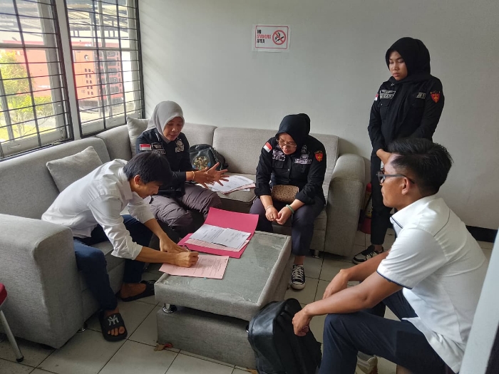 Kejati Kalbar Serahkan Tersangka Korupsi Pengadaan Tanah Bank Daerah ke Jaksa Penuntut Umum