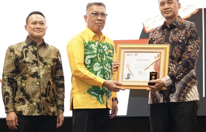 TNI Apresiasi Peran Strategis Pers dalam Bela Negara, Panglima TNI Raih Penghargaan Pena Emas 2025