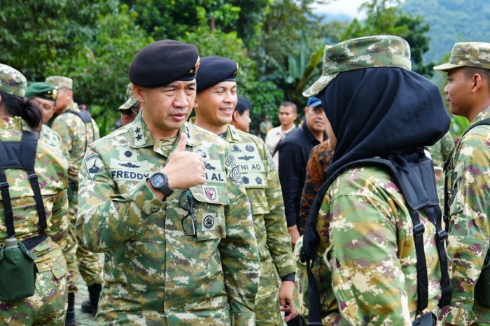 Sebanyak 42 awak media nasional resmi menyelesaikan pembekalan prosedur kedaruratan daerah rawan di Menlatpur Kostrad Sanggabuana