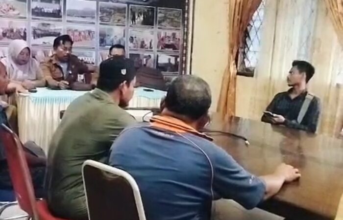 Emak Emak Desa Terutung Seperai Sambangi Inspektorat Agara, Desak Keluarkan LHP