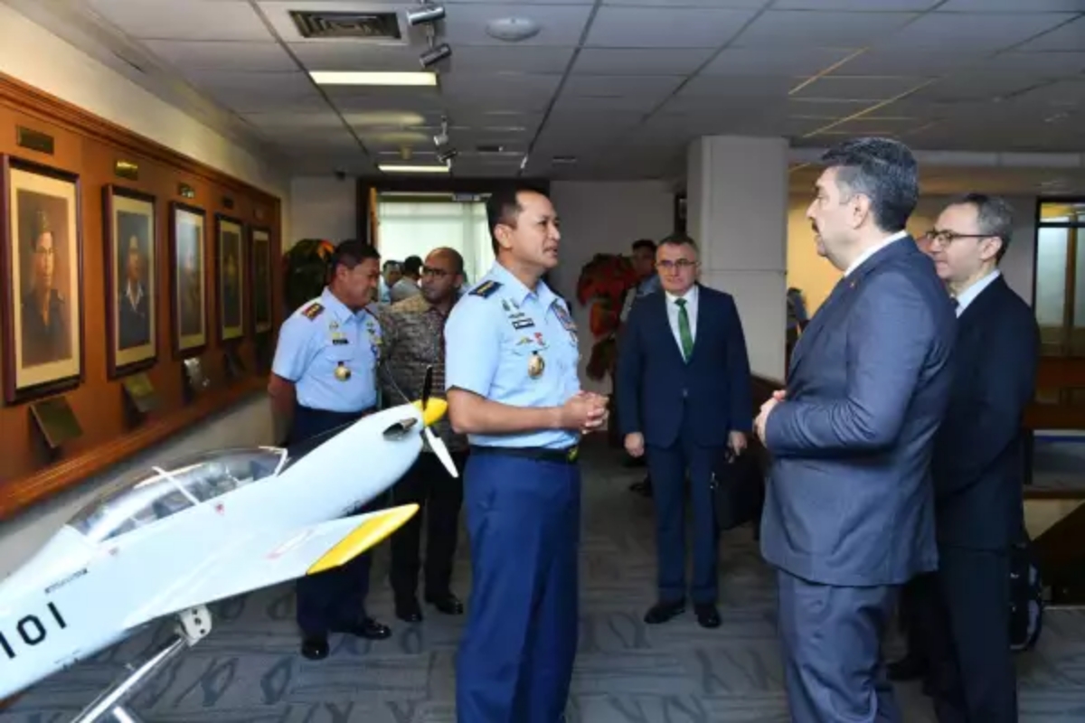 Foto Kepala Staf Angkatan Udara M. Tonny Harjono menerima kunjungan CEO Havelsan Turkiye untuk kerja sama teknologi C4ISR TNI AU.