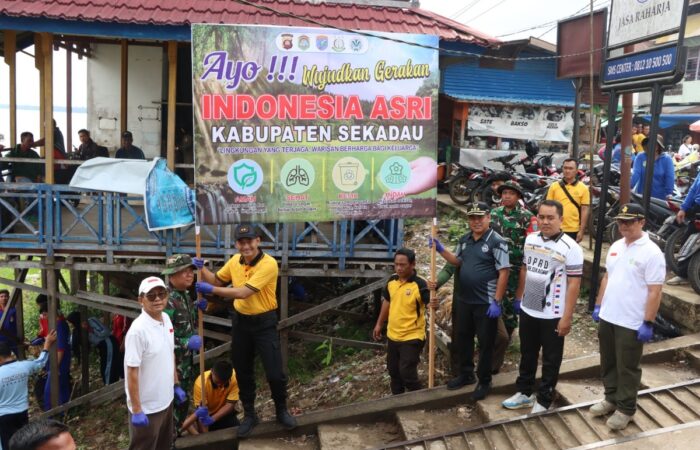 Polres Sekadau Bersama Forkopimda Gelar Gerakan Indonesia Asri di Pusat Kota