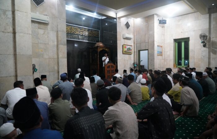 Danrem 121/Abw Sambut Ramadan 1447 H dengan Tarawih Perdana di Masjid Darul Muttaqin Korem Sintang