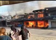 Kebakaran Pasar Sosok Tayan Hulu Sanggau, Puluhan Kios Terbakar Hebat Minggu Sore