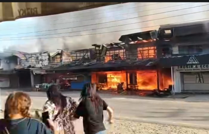 Kebakaran Pasar Sosok Tayan Hulu Sanggau, Puluhan Kios Terbakar Hebat Minggu Sore