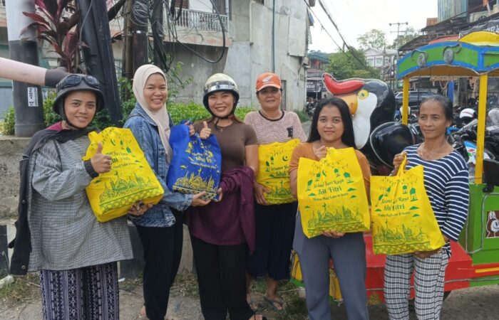 Personel Kompi Senapan C 645 Garda Tama Yudha Bagikan 250 Paket Sembako untuk Warga Bengkayang Sambut Ramadan