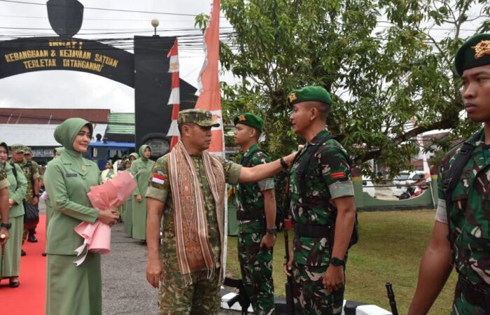 Pangdam XII/Tanjungpura Kunjungi Yonif 642/Kapuas di dampingi Danrem 121 Abw, Tekankan Kesiapan Prajurit dan Kemandirian Ekonomi Keluarga