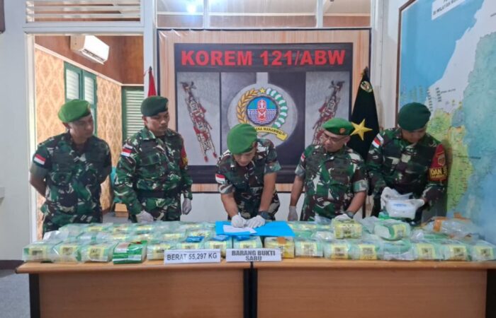 Gagalkan Penyelundupan 55 Kg Sabu di Perbatasan RI–Malaysia, Satgas Yonarhanud 1/Pbc Kostrad Amankan 51 Paket Narkotika