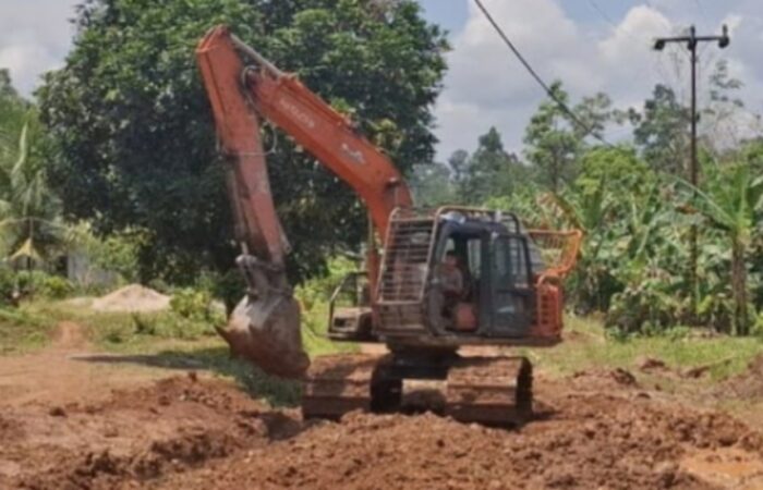 Kusnadi Soroti Jalan Viral Bedayan, DPRD Sintang Desak Pemkab Intensif Lobi ke Pusat