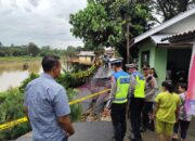 Longsor di Tepian Sungai Sekadau Putus Akses Jalan, Polisi Pasang Garis Pembatas dan Imbau Warga Waspada