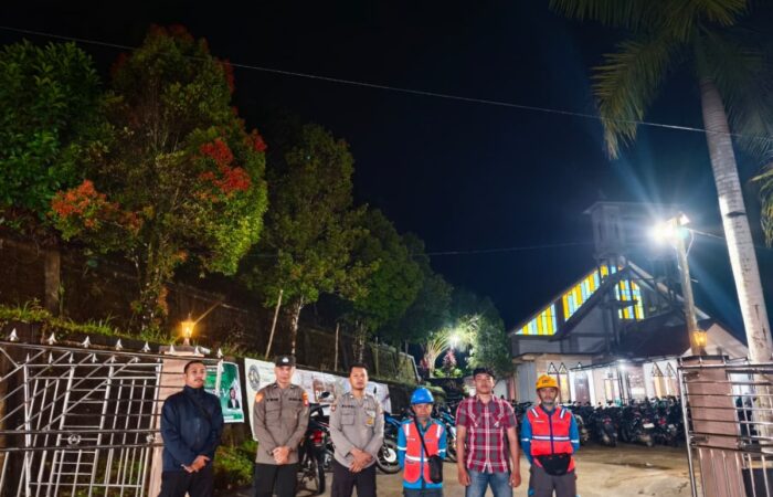 Misa Kamis Putih di Nanga Mahap Dijaga Ketat, Polisi dan PLN Bersinergi Siaga dan Amankan 500 Jemaat